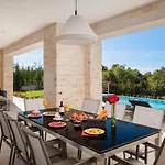 Villa Celeste By Ilc Brtonigla